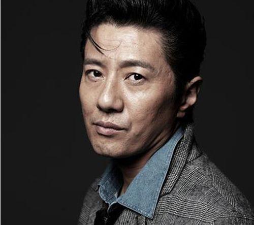 娱乐圈人对郑钧的评价,娱乐圈中的音乐才子，众星赞誉的摇滚传奇