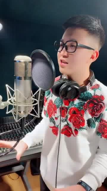 网红小鲜肉翻唱,经典曲目再现魅力