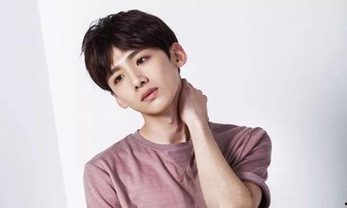 白敬亭个人资料家世,家世背景揭秘，从平凡家庭走向演艺巅峰