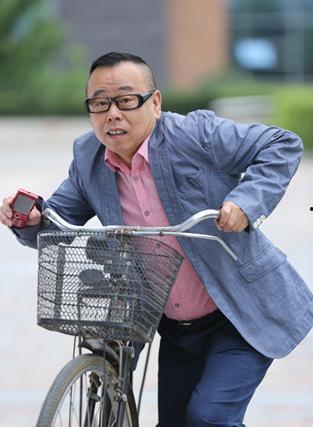 潘长江在娱乐圈的地位,娱乐圈的喜剧泰斗与跨界达人